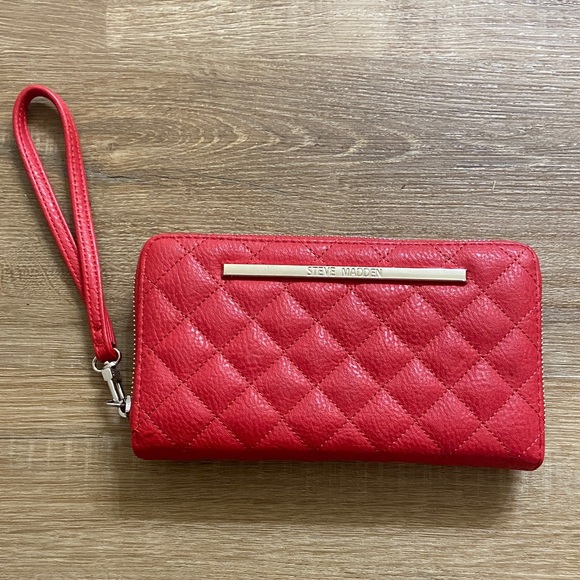 Steve Madden Red Quilted Clutch Wristlet - Picture 1 of 4